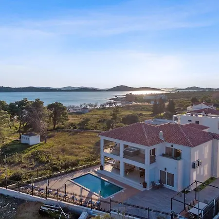 Carolus Dalmatia Villa *